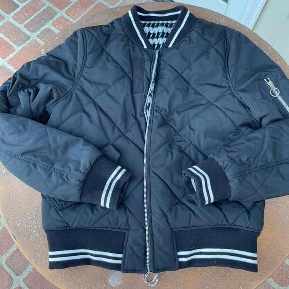 BCBGeneration Reversible quilted Black & white bomber jacket Size small - Picture 6 of 7